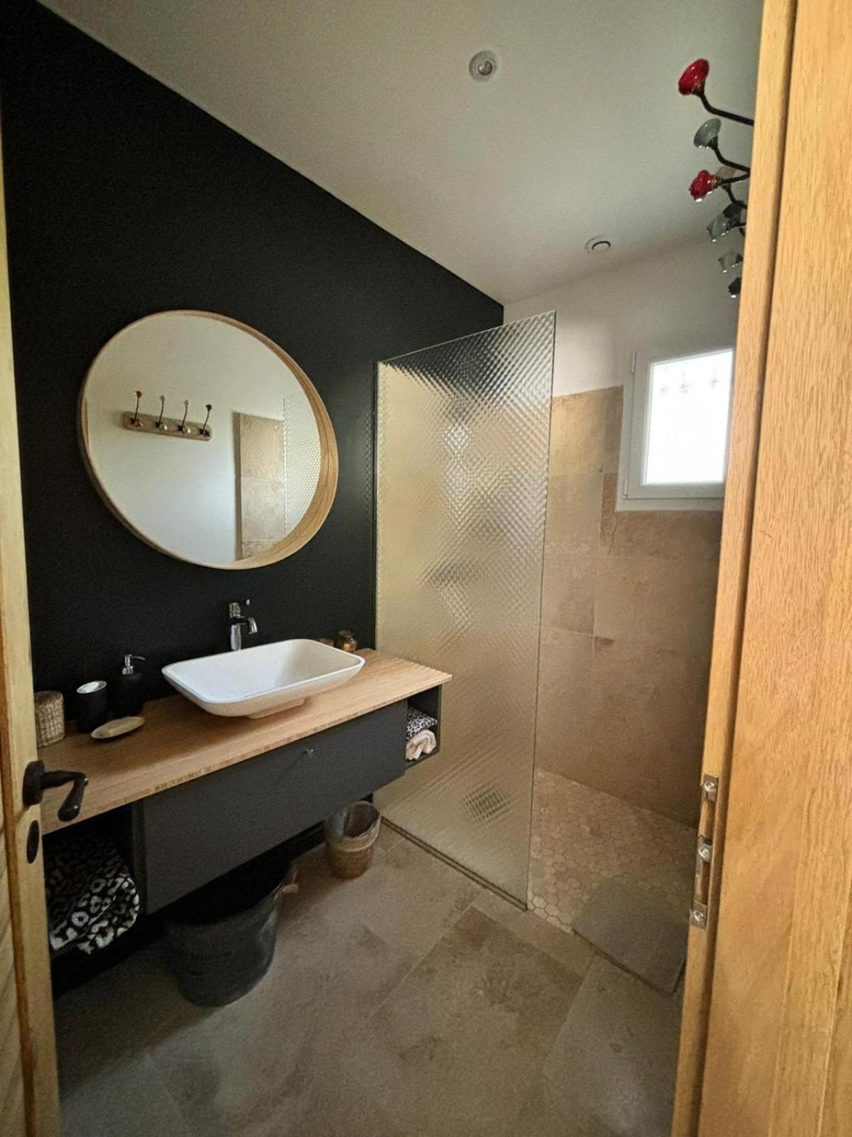 Maison dans la pinède Rognes Extérieur photo